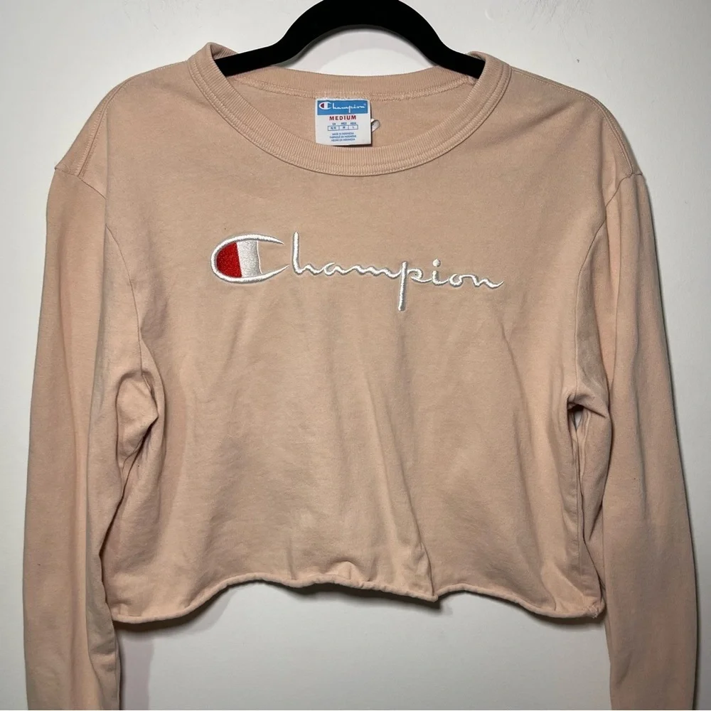 Champion Women's light pink logo casual crop top vrew neck sweatshirt in size M - Picture 2 of 7